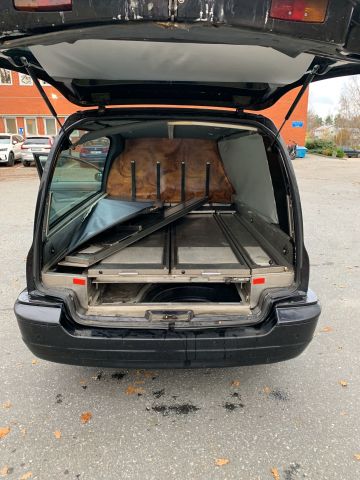 847239-37 Volvo S80 Funeral car -02 XMA470