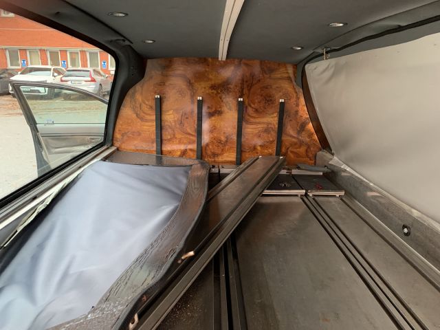 847239-41 Volvo S80 Funeral car -02 XMA470