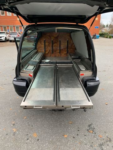 847239-44 Volvo S80 Funeral car -02 XMA470