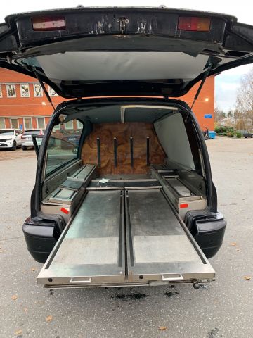 847239-45 Volvo S80 Funeral car -02 XMA470