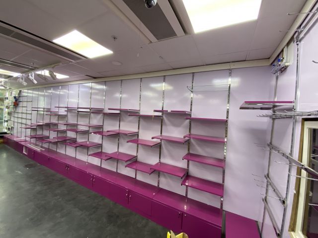 805988-22 Shop fittings, wall shelves, about 35 sections