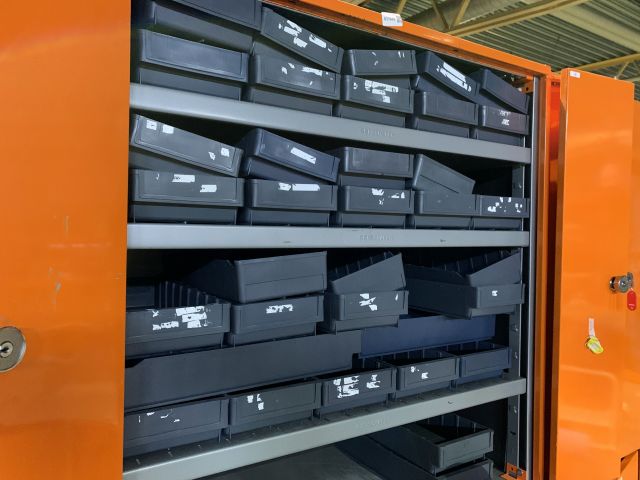 809669-3 Workshop cabinet SSI Schäfer with drawers incl. contents, assortment boxes