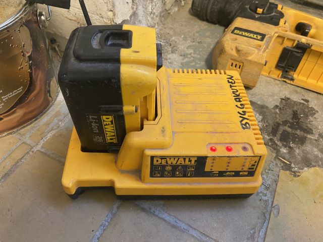 827973-7 DeWalt power tools, 7 pieces