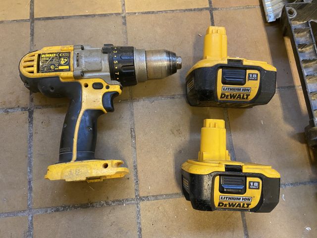 827973-11 DeWalt power tools, 7 pieces
