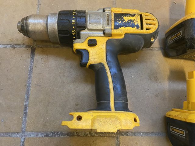 827973-12 DeWalt power tools, 7 pieces