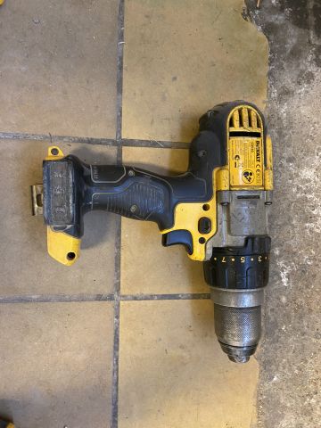 827973-15 DeWalt power tools, 7 pieces