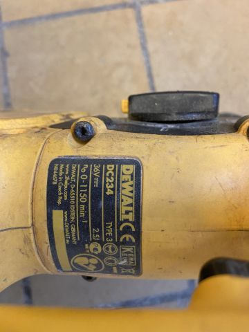 827973-19 DeWalt power tools, 7 pieces