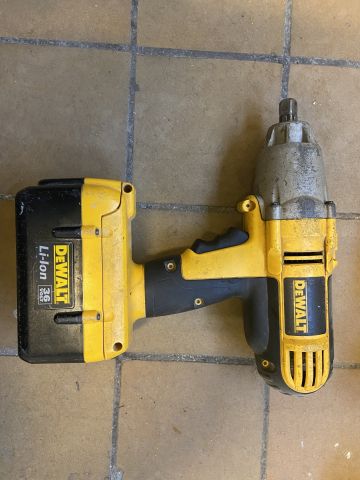 827973-20 DeWalt power tools, 7 pieces