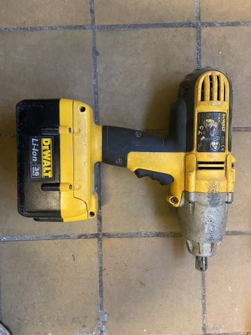 827973-21 DeWalt power tools, 7 pieces