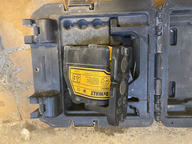 827973-27 DeWalt power tools, 7 pieces
