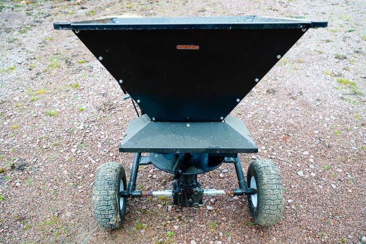 849231-1 Fertilizer spreader for quad bikes