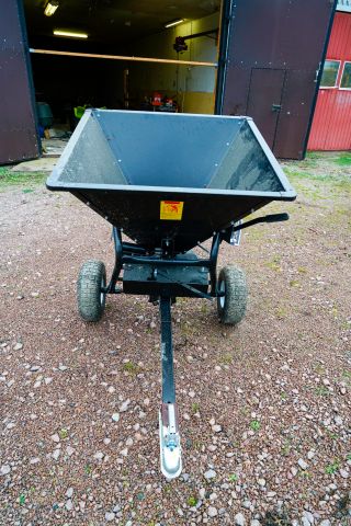 849231-3 Fertilizer spreader for quad bikes