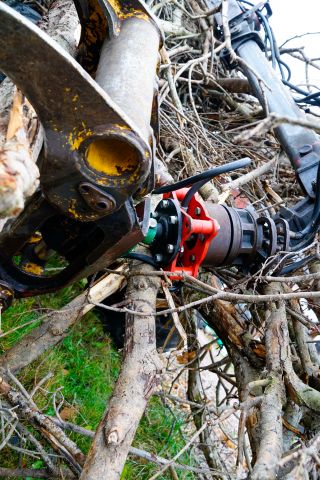 849431-4 Kockums forwarder with grip