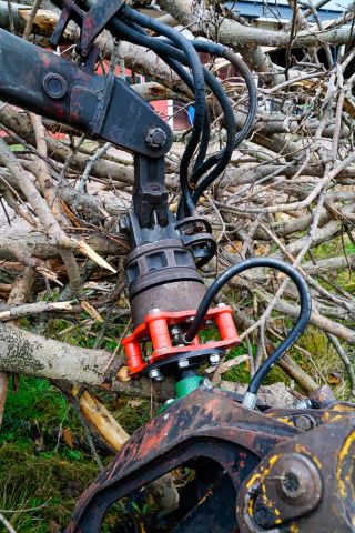 849431-5 Kockums forwarder with grip