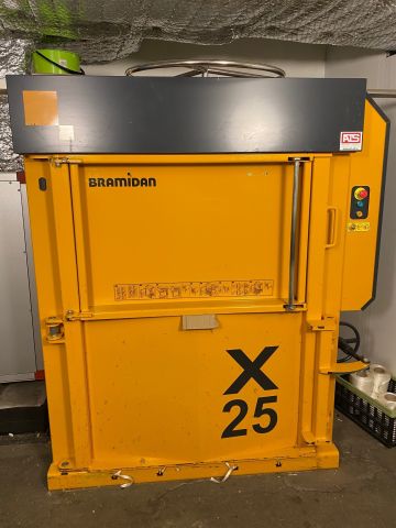 849434-3 Balpress / Cardboard press Bramidan X25