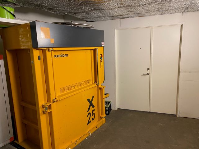 849434-9 Balpress / Cardboard press Bramidan X25