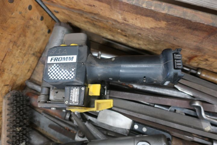 833299-4 Stool with miscellaneous for workshop - i.a. 2 pcs Fromm tensioners, tools etc.