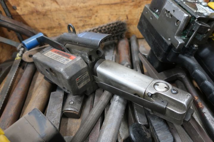 833299-9 Stool with miscellaneous for workshop - i.a. 2 pcs Fromm tensioners, tools etc.