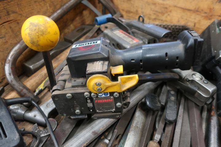 833299-11 Stool with miscellaneous for workshop - i.a. 2 pcs Fromm tensioners, tools etc.