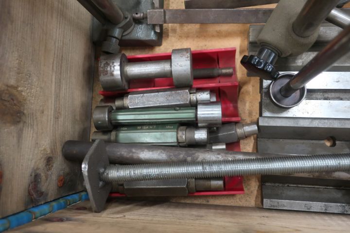 833304-5 Stool with miscellaneous for workshop puller, angle shelf, tools etc.