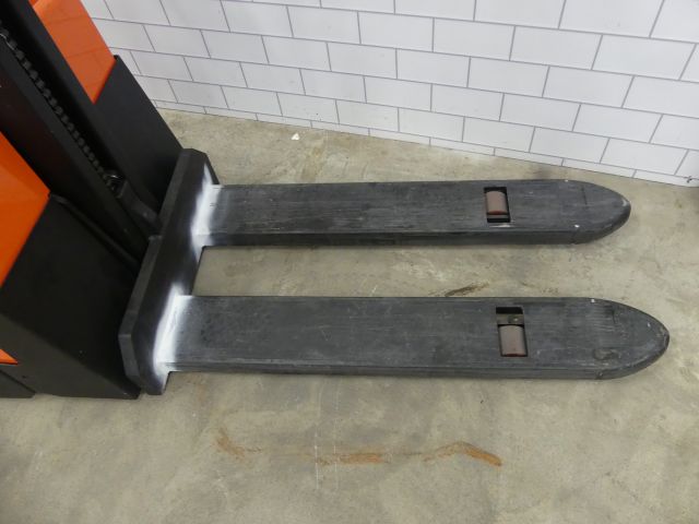 836199-3 Electric industrial truck BT HWE 100