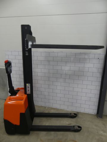 836199-13 Electric industrial truck BT HWE 100