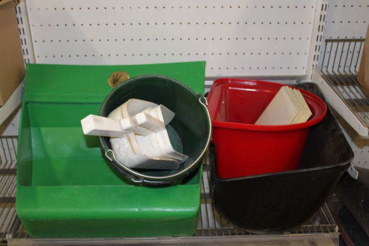 849910-2 Stable / booth accessories