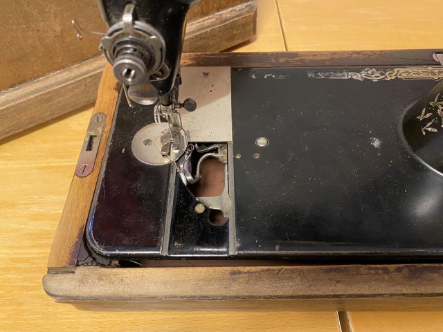 849932-4 Singer Sewing Machine from 1924