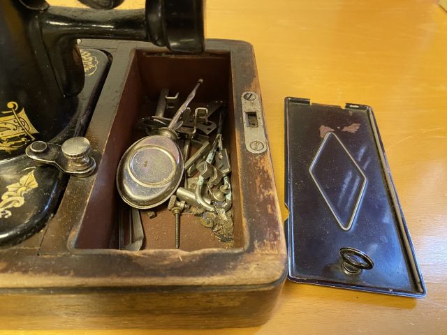 849932-5 Singer Sewing Machine from 1924