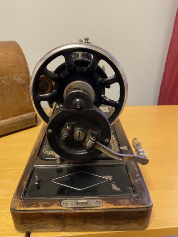 849932-6 Singer Sewing Machine from 1924