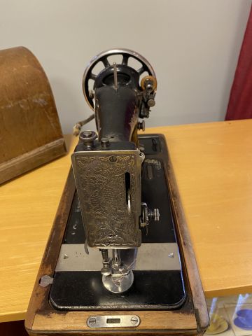 849932-8 Singer Sewing Machine from 1924