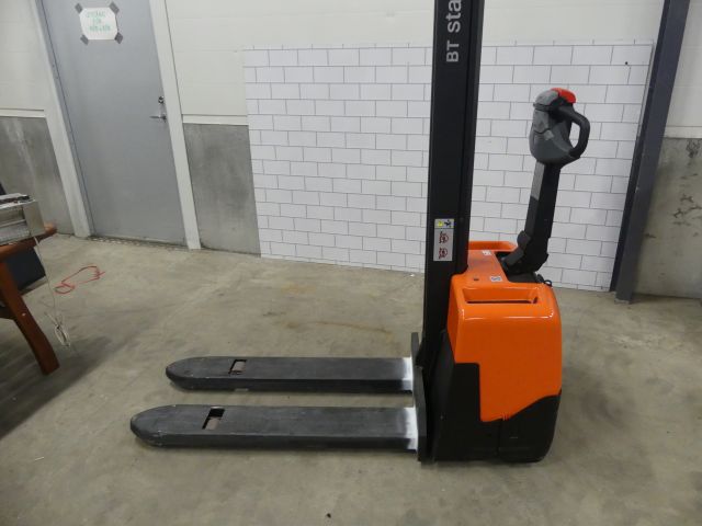 836199-17 Electric industrial truck BT HWE 100