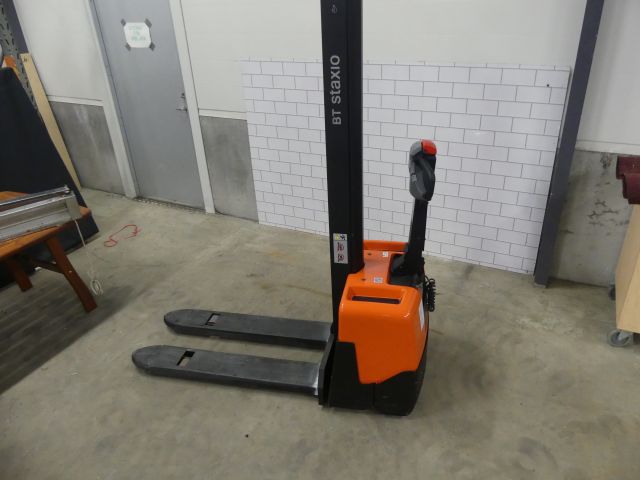 836199-18 Electric industrial truck BT HWE 100