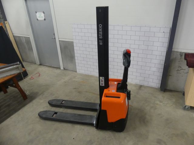 836199-1 Electric industrial truck BT HWE 100