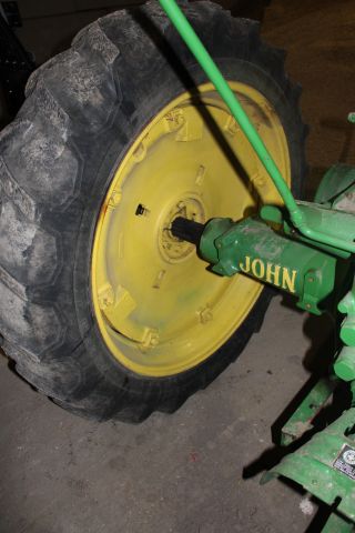 812048-19 Veteran Tractor John Deere Model A -1947