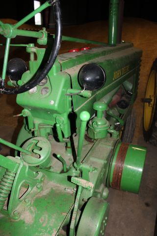 812048-22 Veteran Tractor John Deere Model A -1947