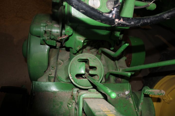 812048-24 Veteran Tractor John Deere Model A -1947