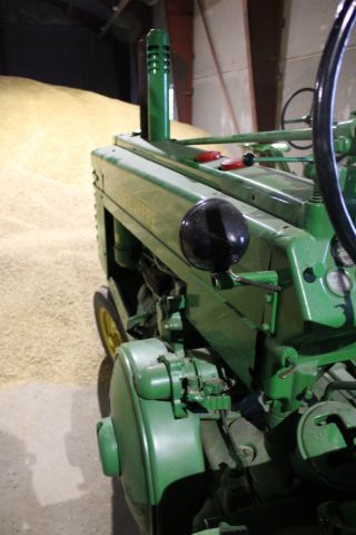 812048-16 Veteran Tractor John Deere Model A -1947