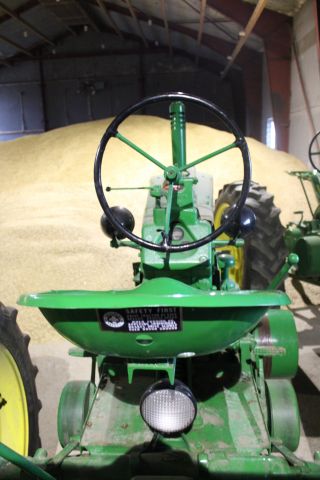 812048-11 Veteran Tractor John Deere Model A -1947