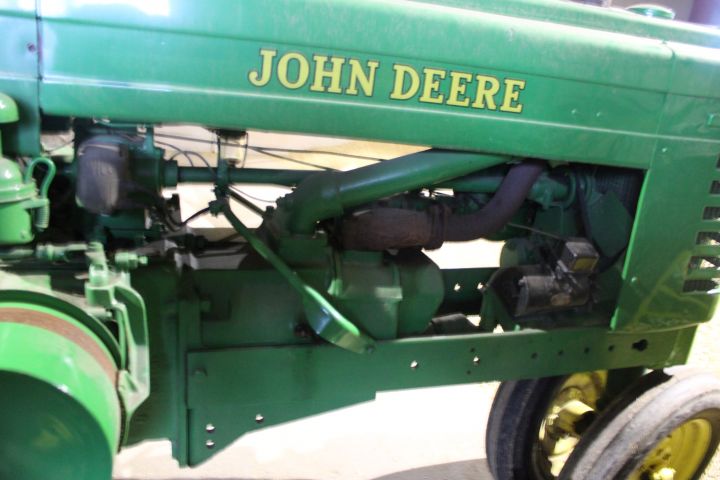 812048-30 Veteran Tractor John Deere Model A -1947