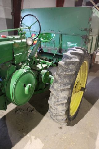 812048-14 Veteran Tractor John Deere Model A -1947