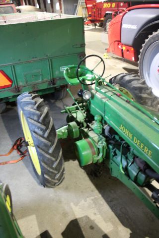 812048-9 Veteran Tractor John Deere Model A -1947
