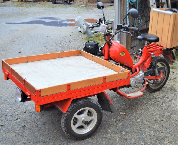 851163-1 Moped Mgb Delivery 2013