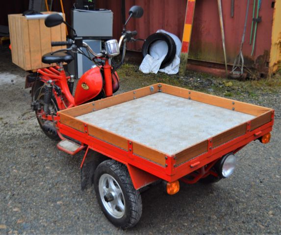 851163-3 Moped Mgb Delivery 2013