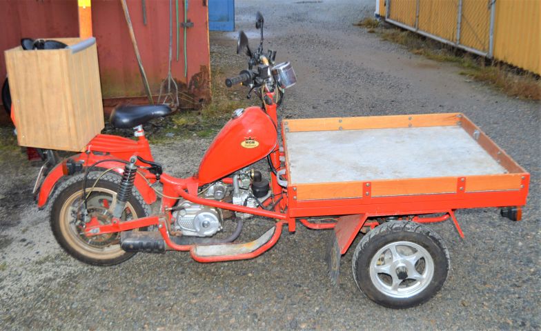851163-4 Moped Mgb Delivery 2013