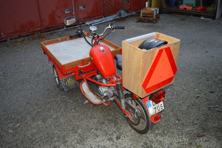 851163-7 Moped Mgb Delivery 2013