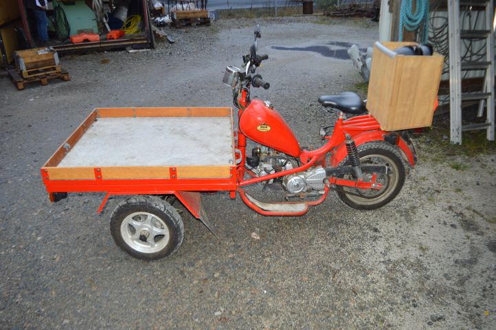 851163-8 Moped Mgb Delivery 2013