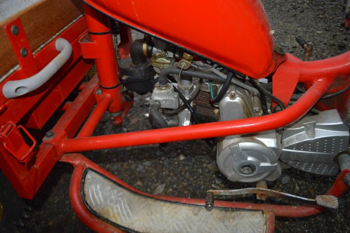 851163-17 Moped Mgb Delivery 2013