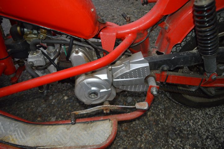 851163-18 Moped Mgb Delivery 2013