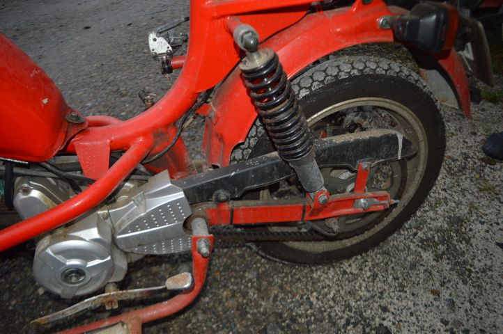 851163-19 Moped Mgb Delivery 2013